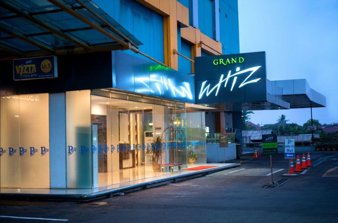 Business Star Winner - Grand Whiz Poins Simatupang Jakarta